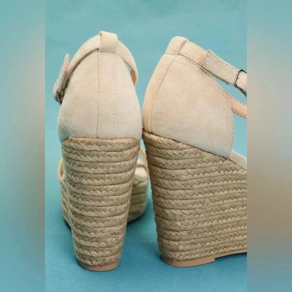 Altar'd State Raffia Wedges Neutral NWT